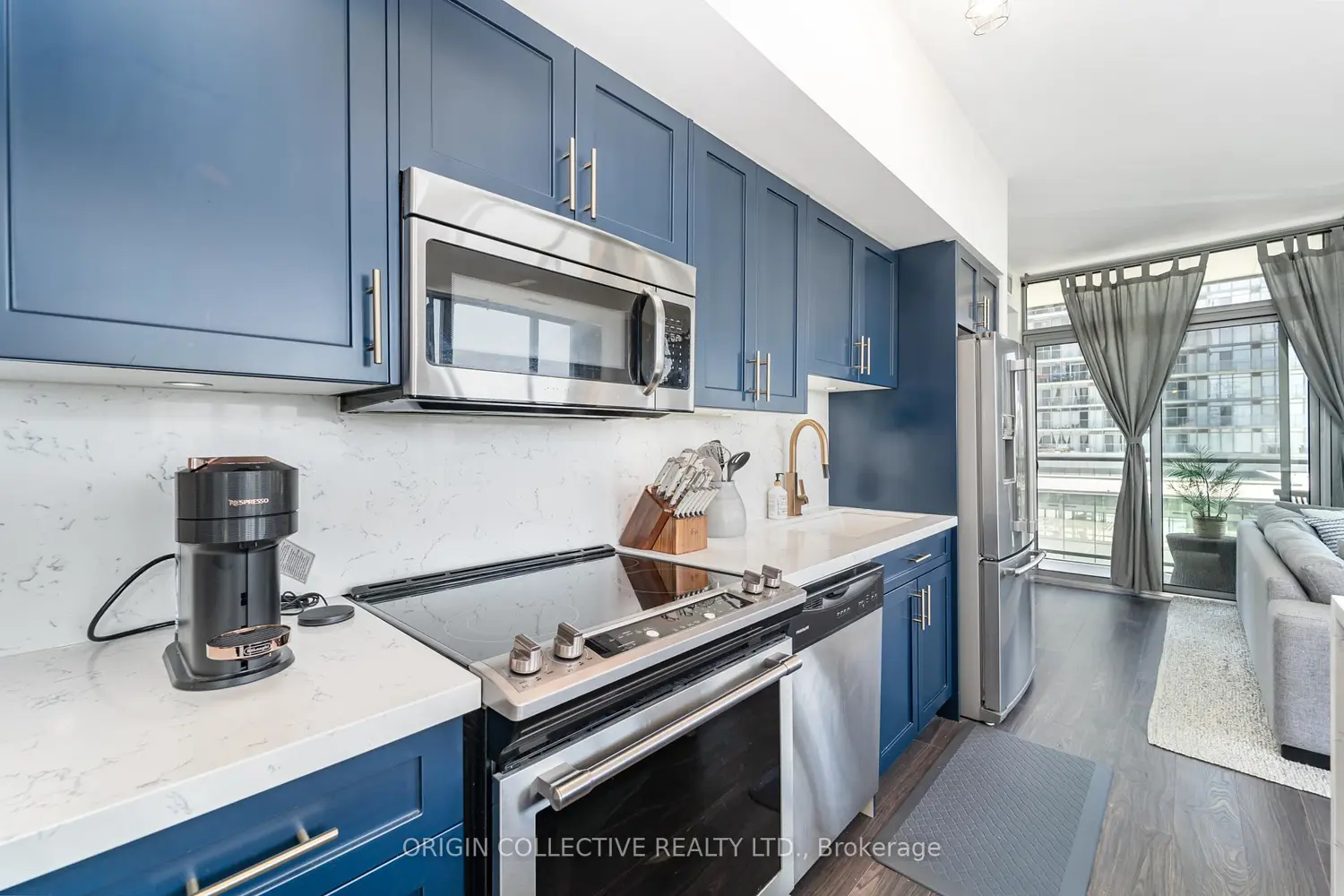 105 The Queensway Avenue 302 photo 4