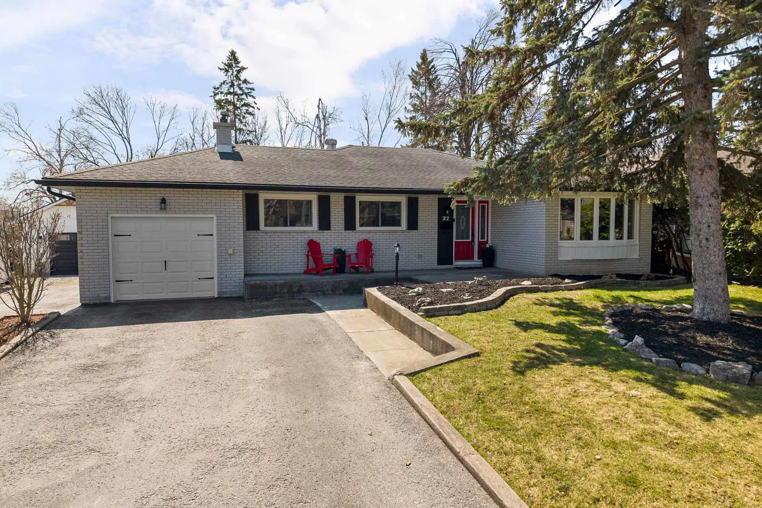 27 Ottaway Avenue