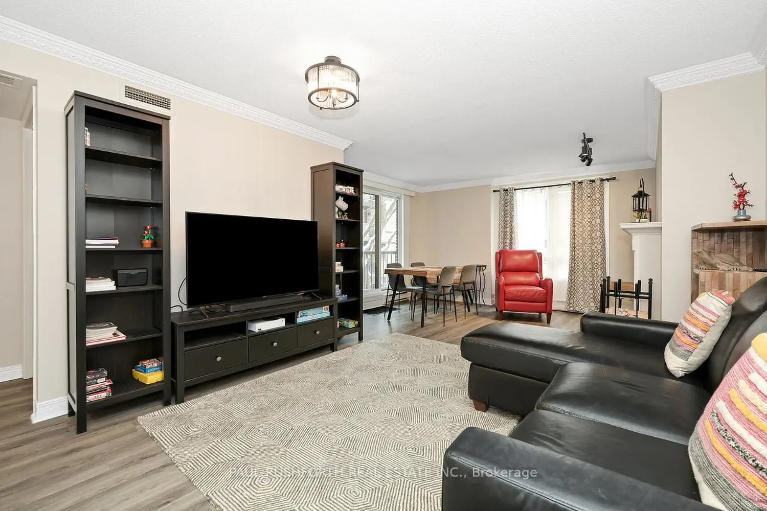 939 North River Road 202 photo 4