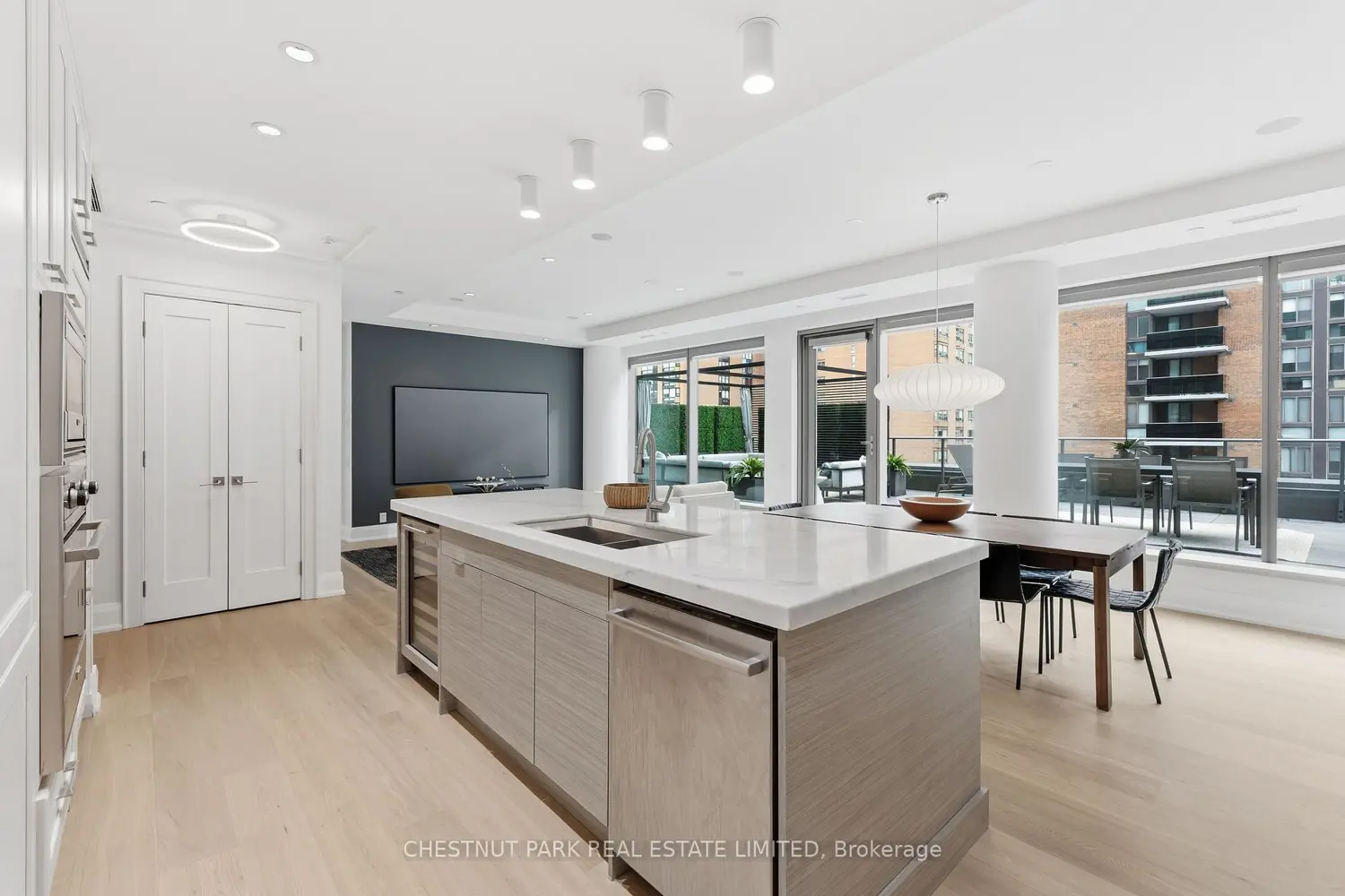 77 Charles Street 1002 photo 2