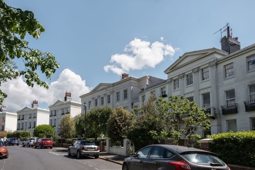 4 bed flat for saleMontpelier Crescent, Brighton, East Sussex BN1 photo 2