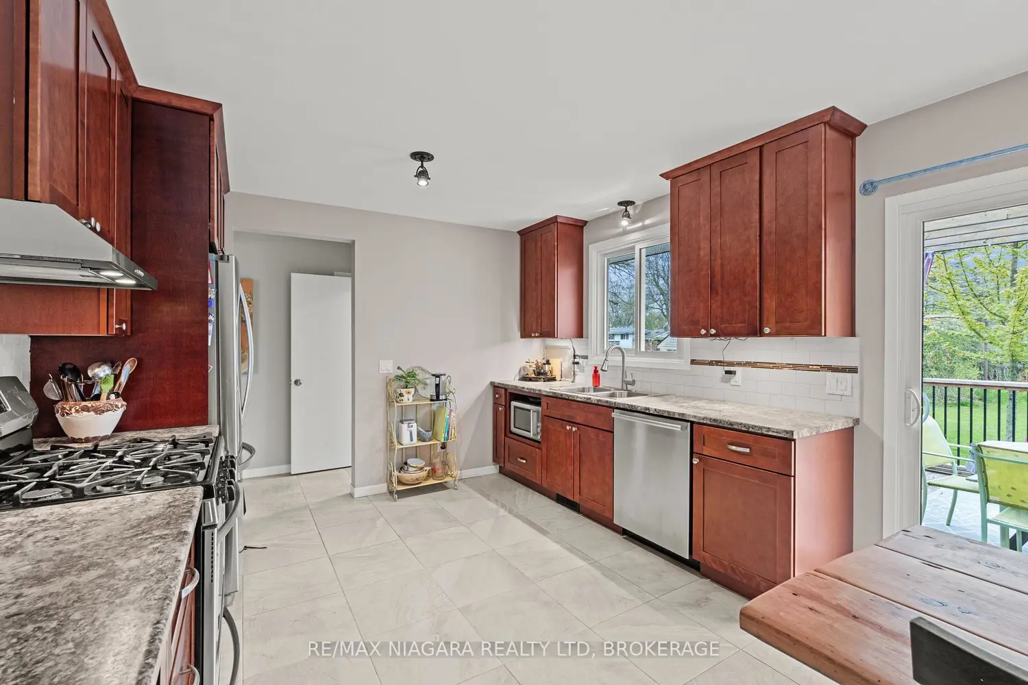 Additional image 7 of 8751 Banting Avenue