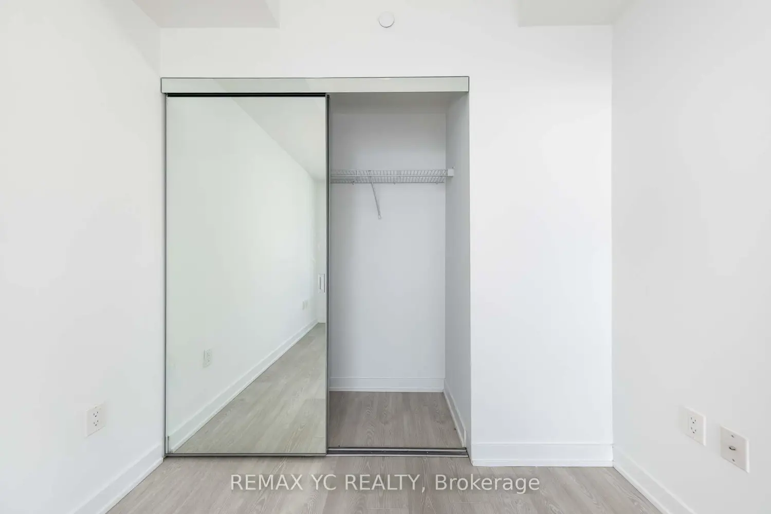 15 Queens Quay 1302 photo 5