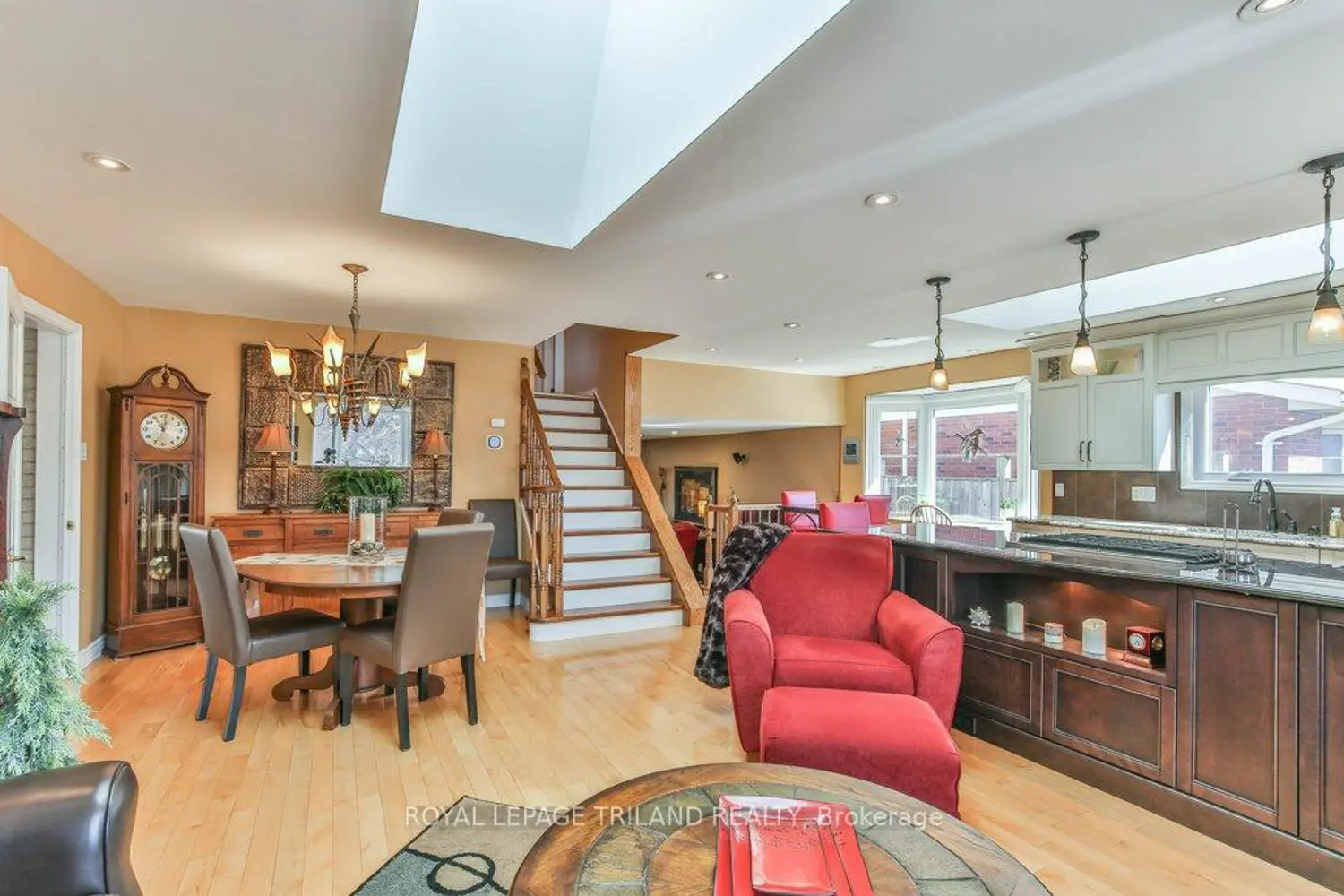 1221 Glenora Drive