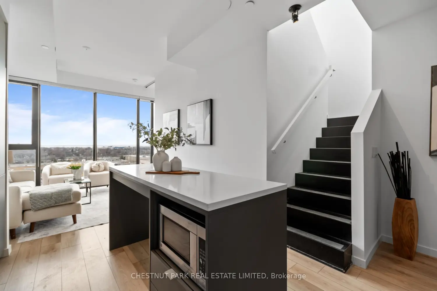 7 Smith Crescent 813 photo 4