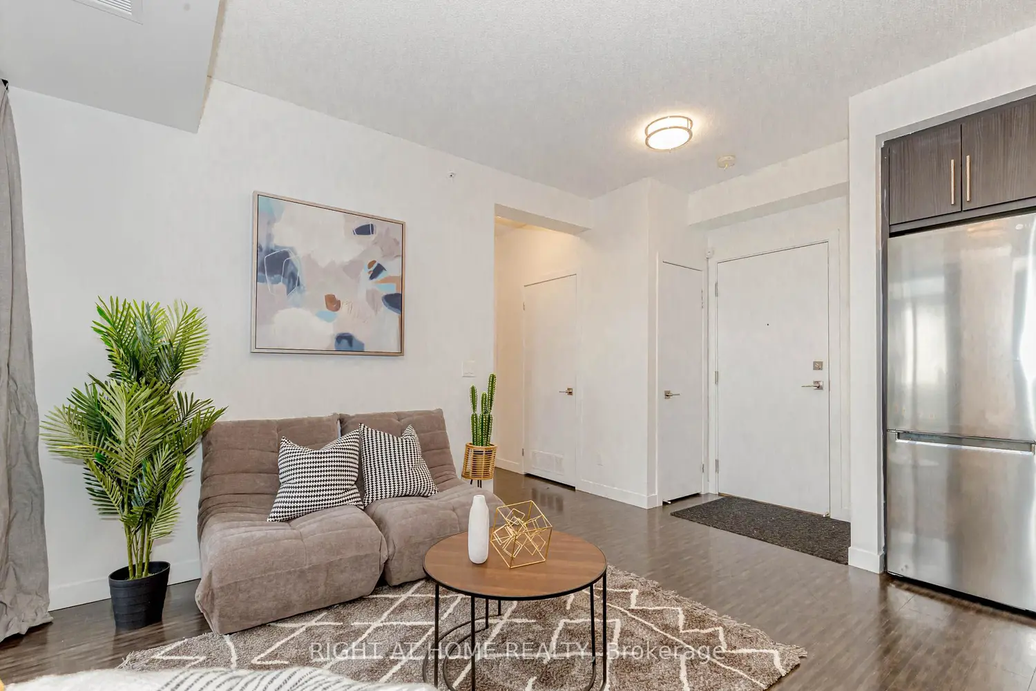 2093 Fairview Street 709