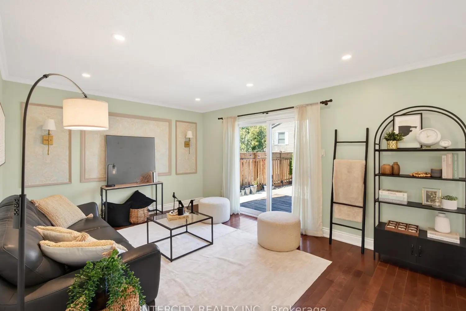 Additional image 4 of 3976 Taffey Crescent