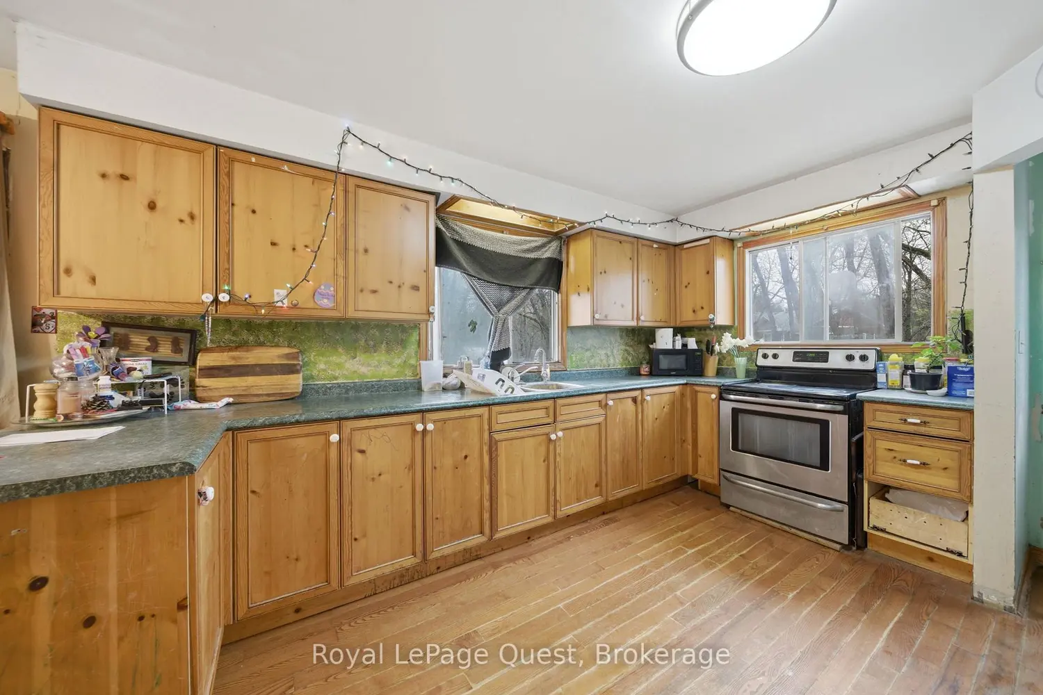 7476 Ash Crescent photo 3