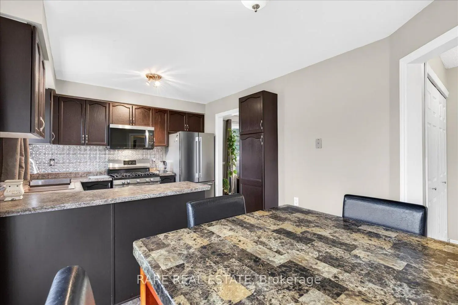 Additional image 16 of 1082 Kensington Street