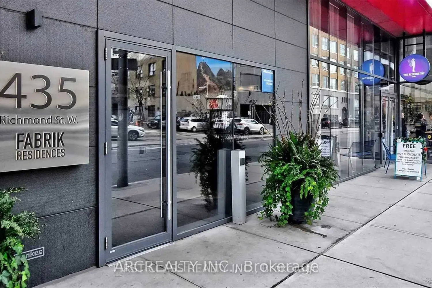 435 Richmond Street 404 photo 2