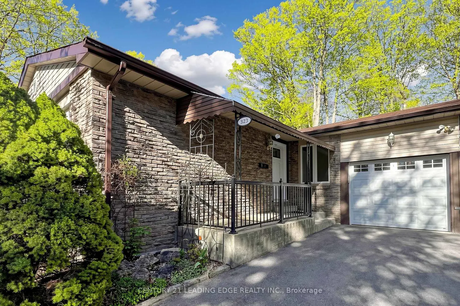 323 Waratah Avenue