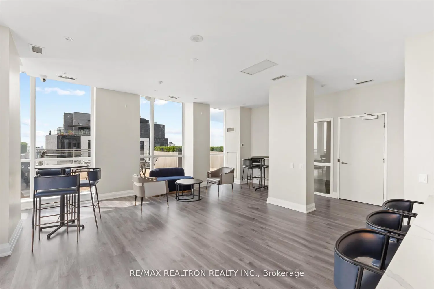 Additional image 16 of 83 Redpath Avenue 1101