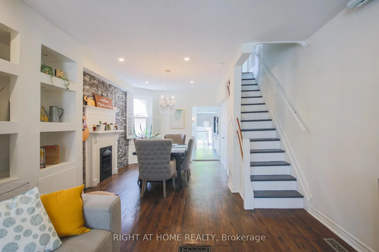 44 Rhodes Avenue photo 2