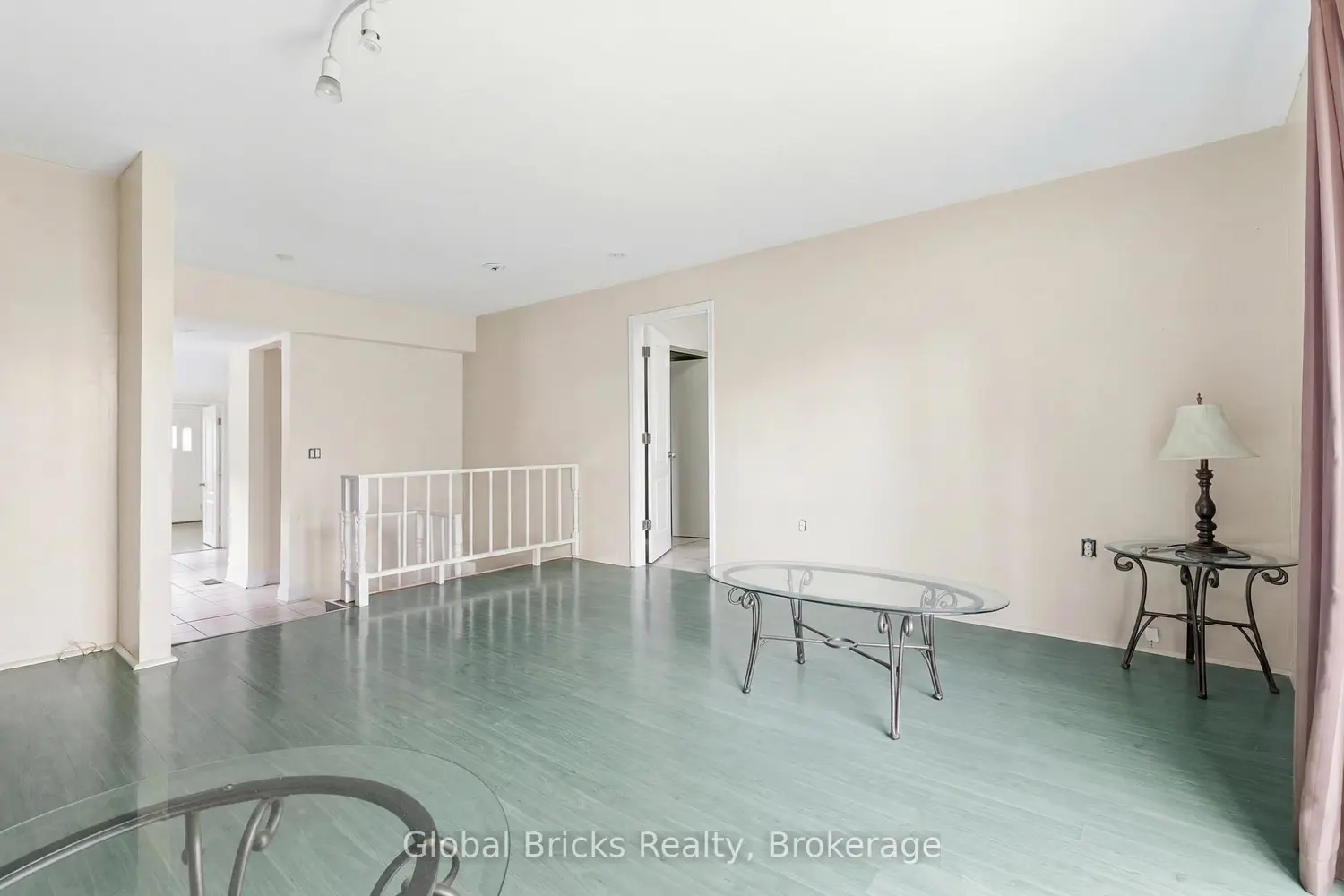 138 Gradwell Drive photo 4