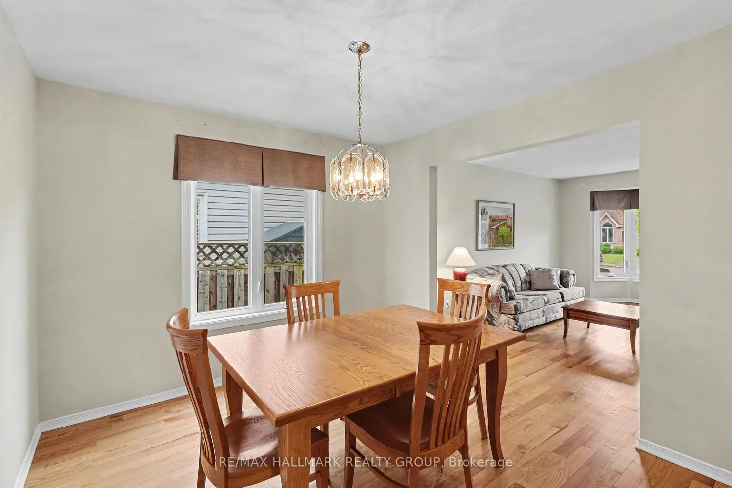 712 Morewood Crescent photo 5
