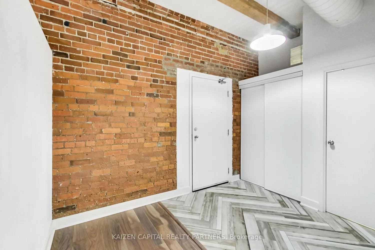90 Sherbourne Street 103 photo 5