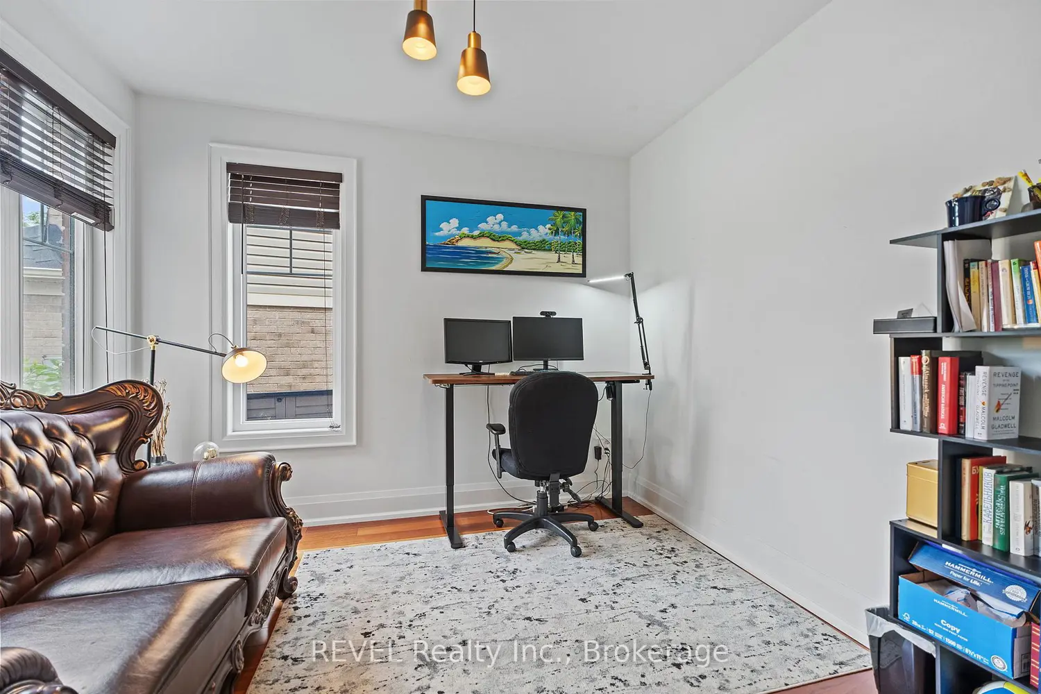 401 Schreyer Crescent photo 3