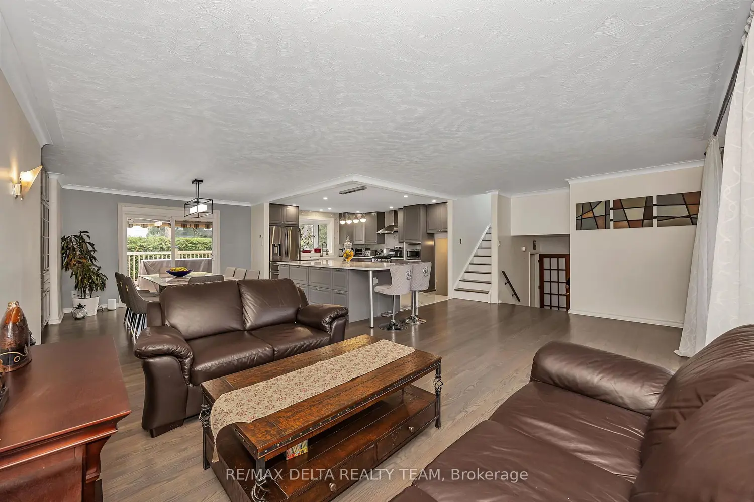 2350 Georgina Drive photo 5