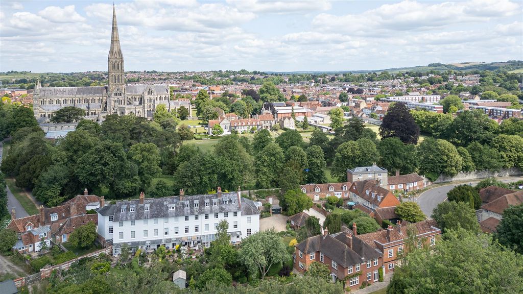 Additional image 24 of 5 bed property to rentDe Vaux Place, Salisbury SP1
