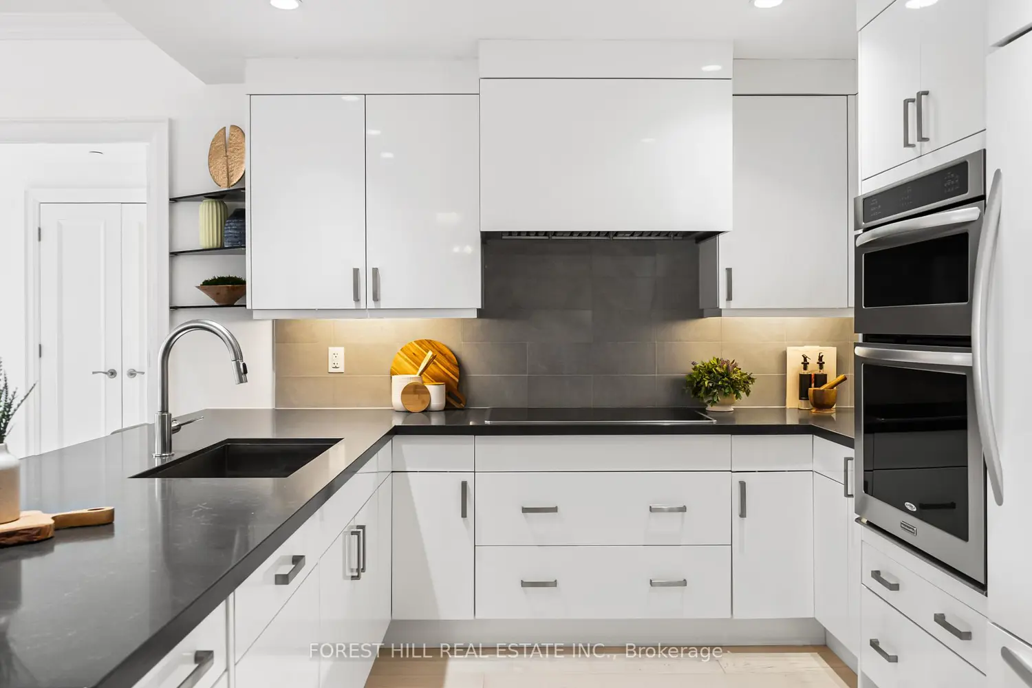 Additional image 6 of 1888 Bayview Avenue 405