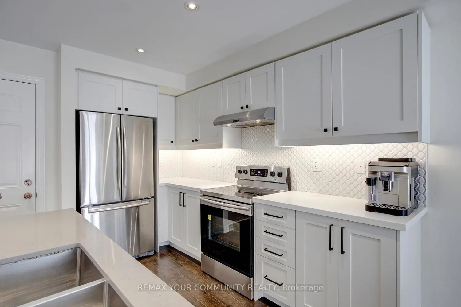 Additional image 4 of 32 Black Maple Crescent