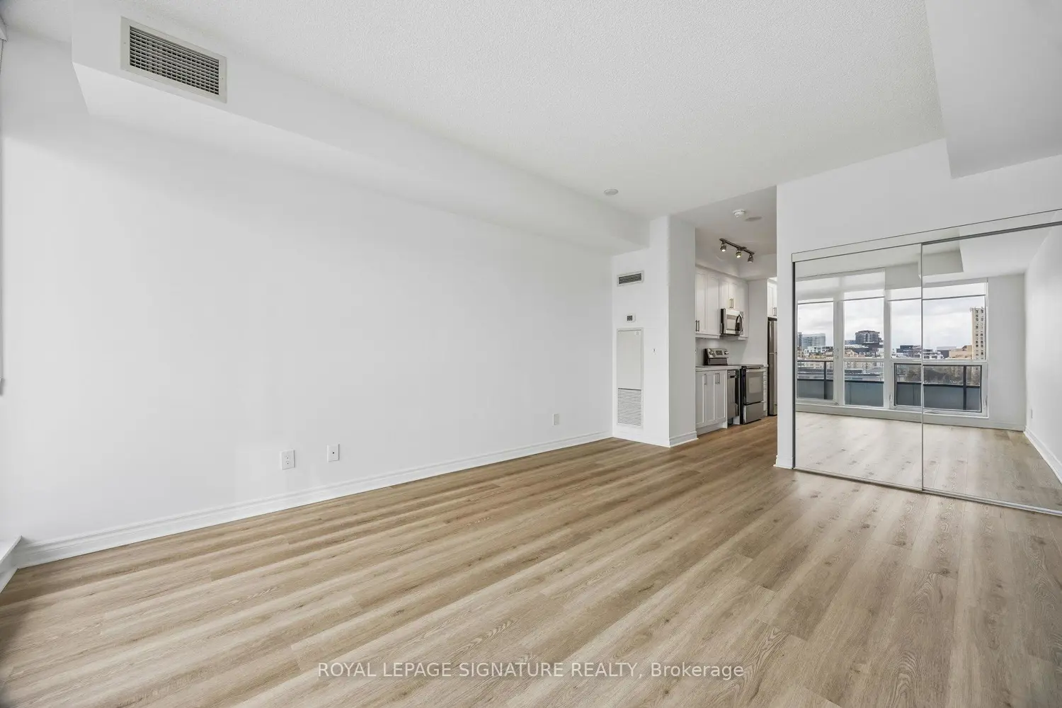 2885 Bayview Avenue 203 photo 5