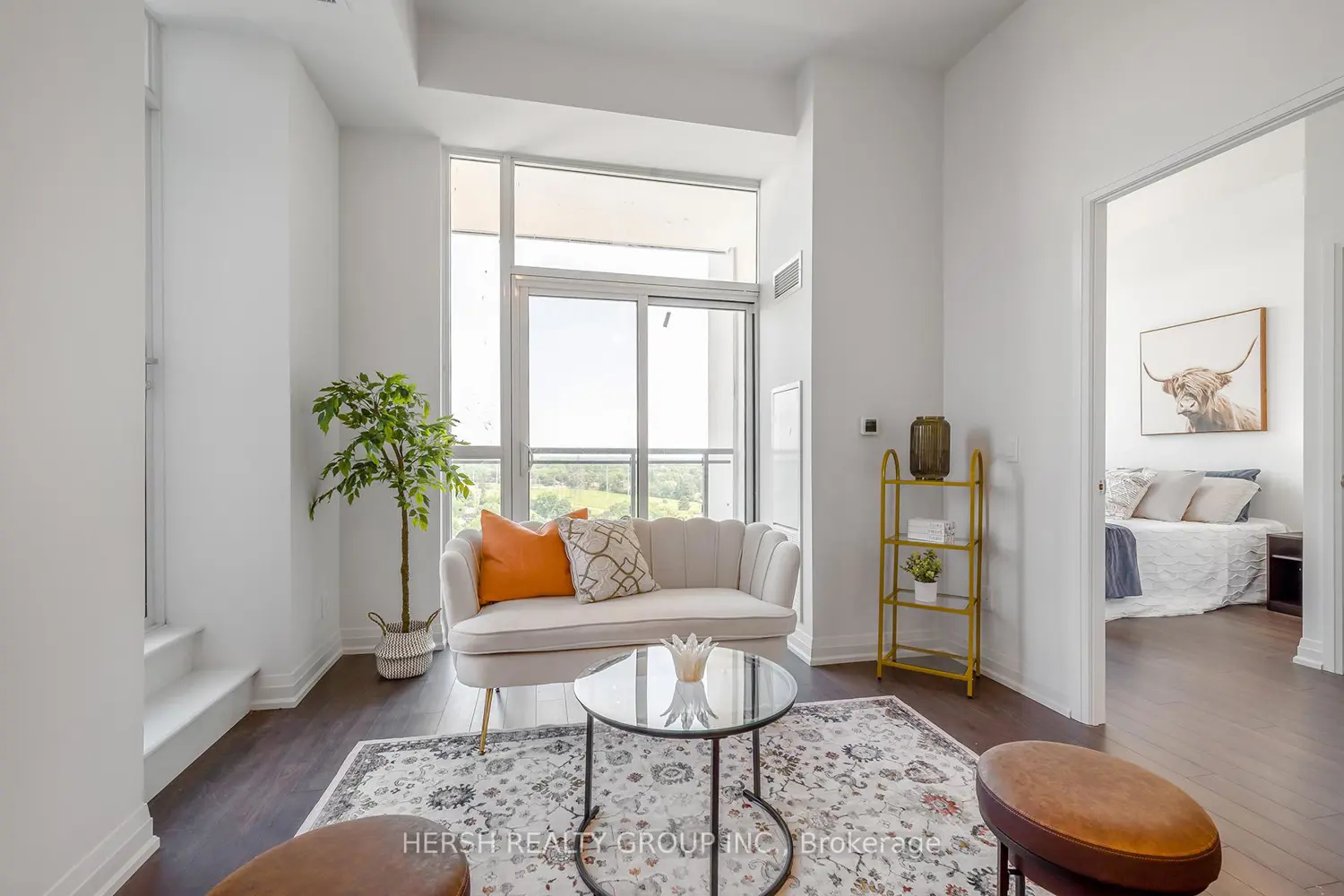 10 Meadowglen Place 1401 photo 5