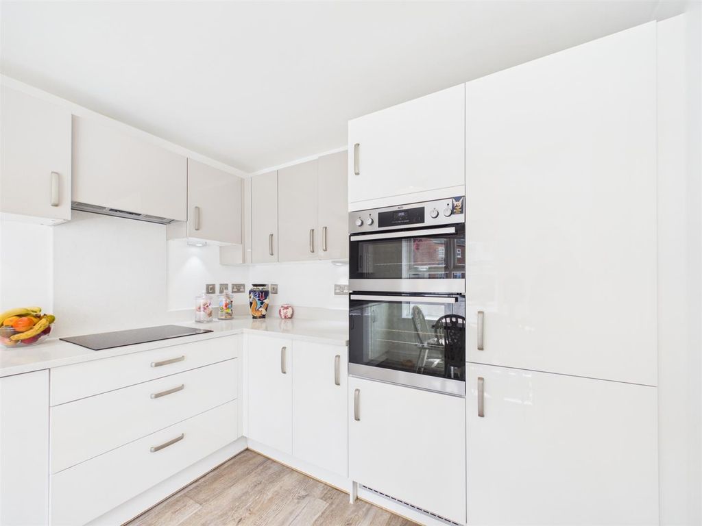 Additional image 3 of 4 bed semi-detached house to rentBarrowfield Drive, Stamford PE9