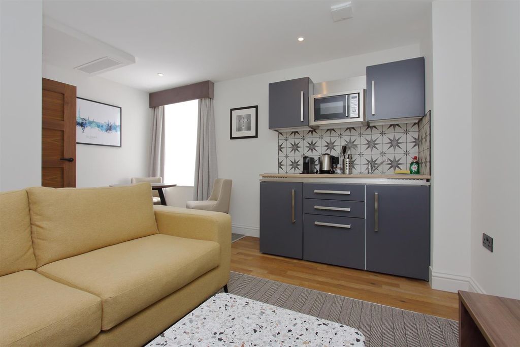 Additional image 3 of 1 bed flat to rent1 St John Street, Salisbury SP1