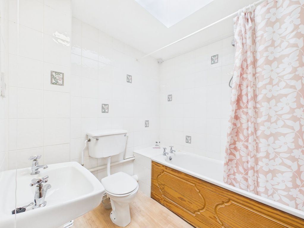 Additional image 7 of 2 bed flat to rentAlma Road, Windsor, Berkshire SL4