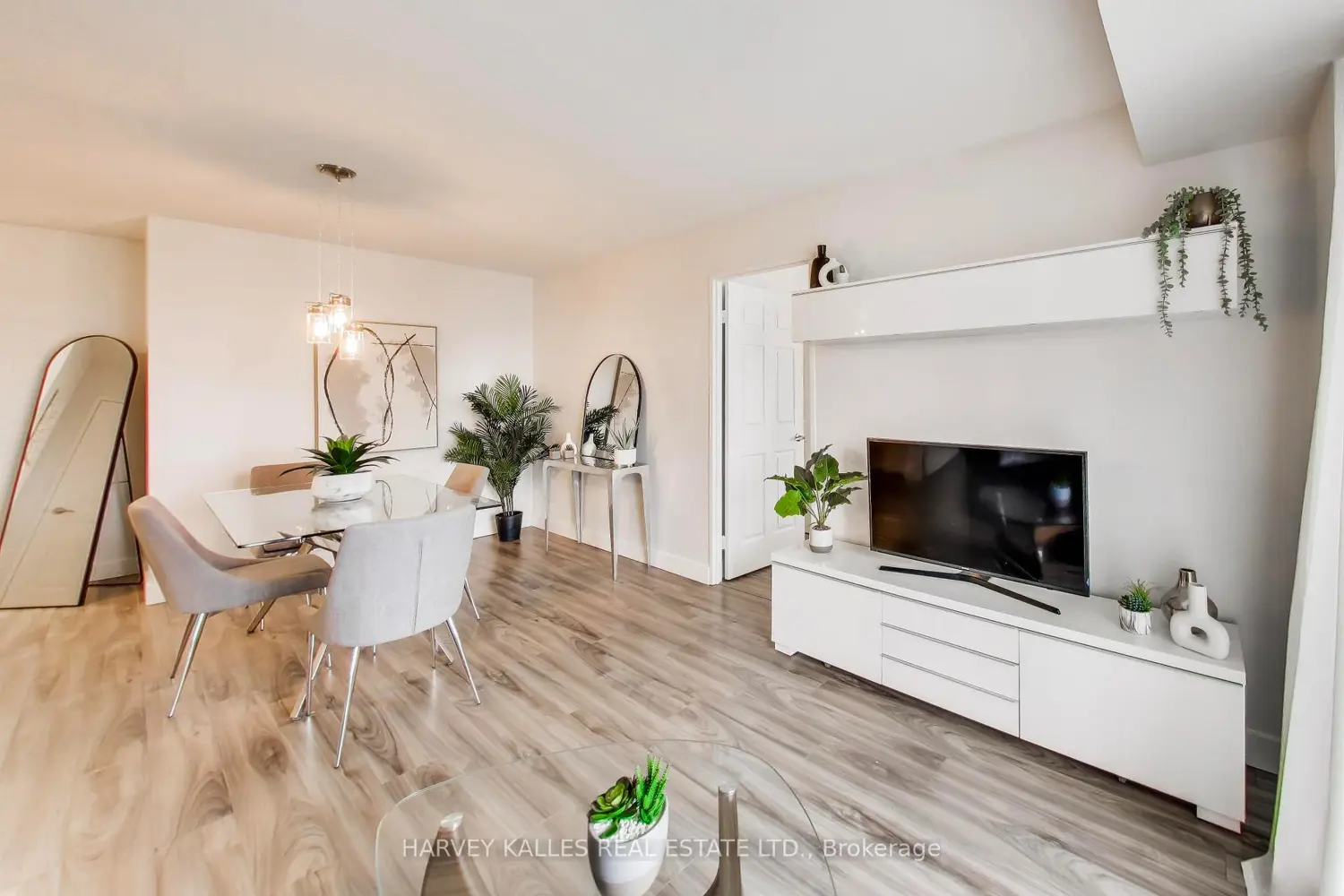 1369 Bloor Street 401 photo 3