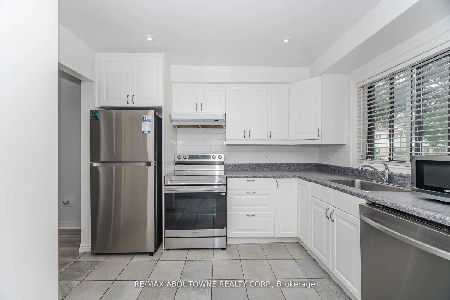 Additional image 3 of 2779 Gananoque Drive 27
