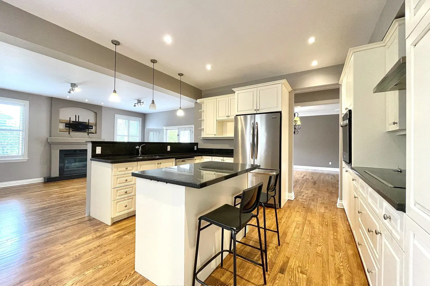 1520 Arnhem Street photo 2