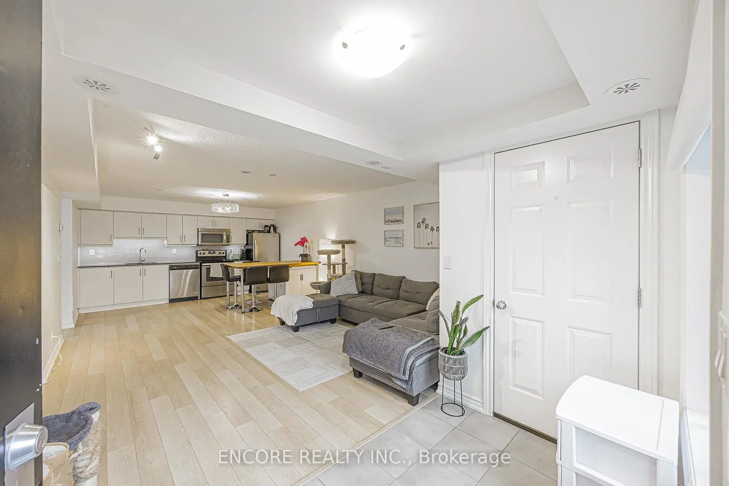 10 Carnation Avenue 8 photo 2