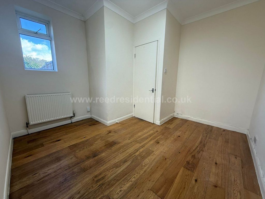 Additional image 6 of 1 bed flat for saleAmbleside Drive, Southend On Sea SS1