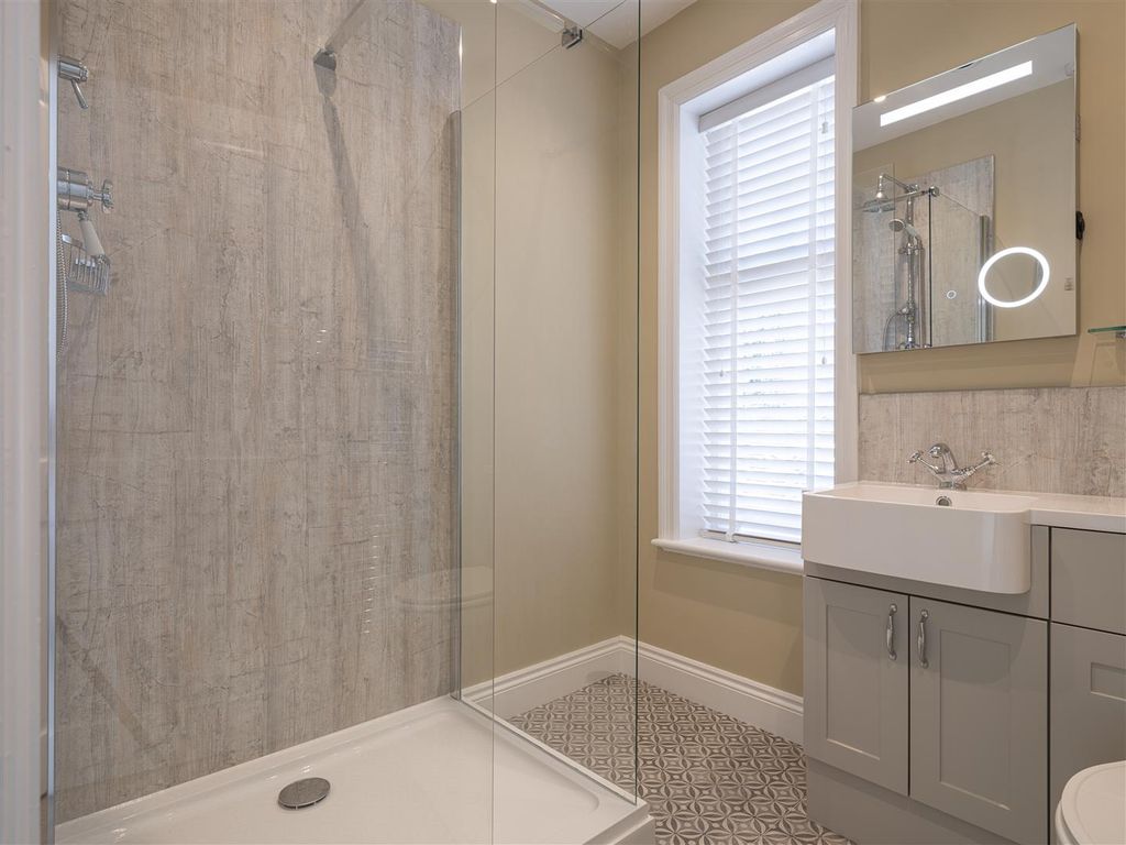 Additional image 17 of 5 bed property to rentDe Vaux Place, Salisbury SP1