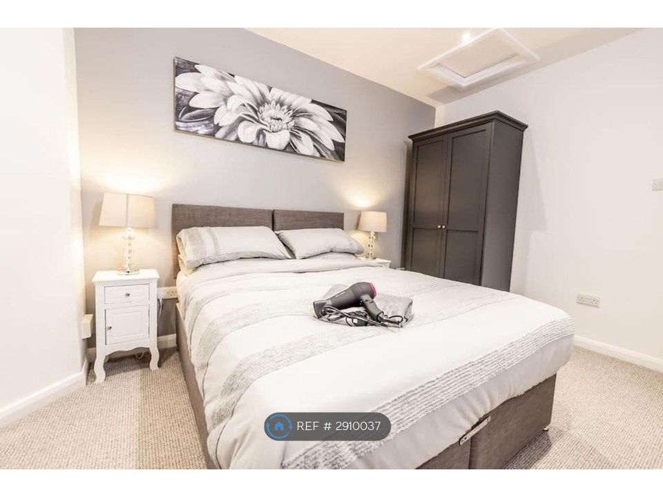 Additional image 5 of 2 bed flat to rentCounty Road, Swindon SN1
