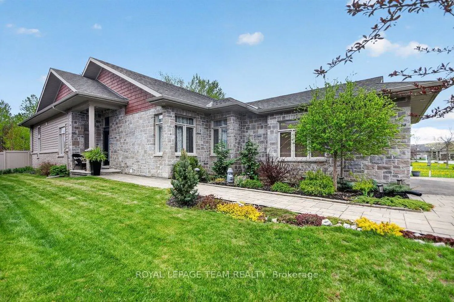 226 Royal Landing Gate
