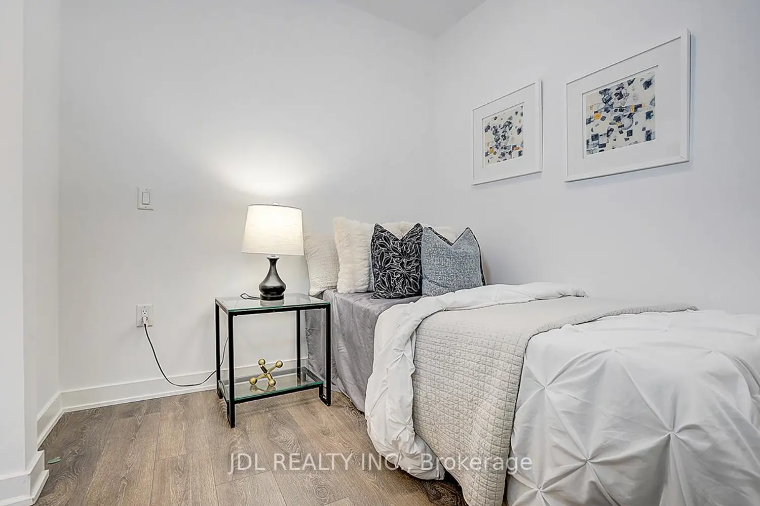 195 Redpath Avenue 3009 photo 3