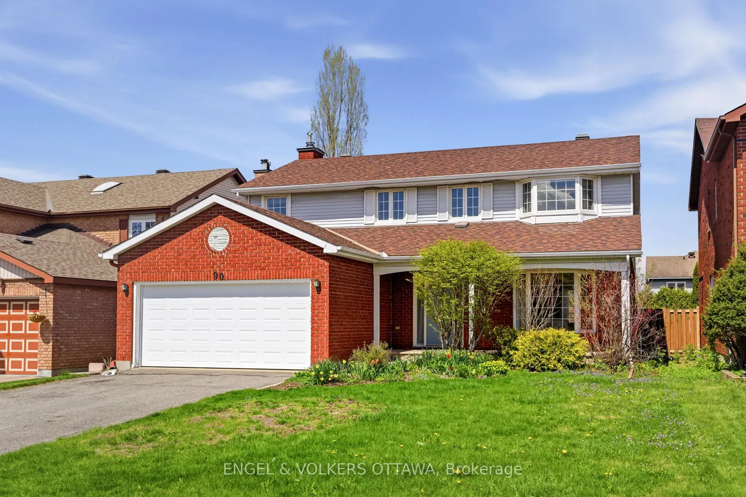 90 Topley Crescent photo 2