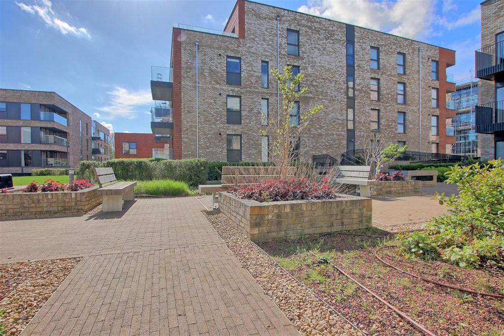 Additional image 13 of 2 bed flat for saleHering Road, Trumpington, Cambridge CB2