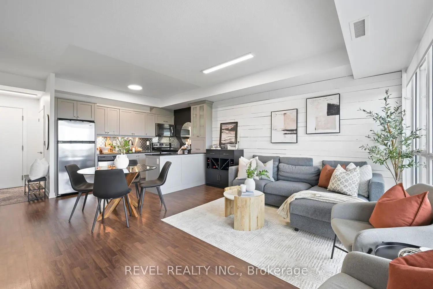 5101 Dundas Street 801 photo 2