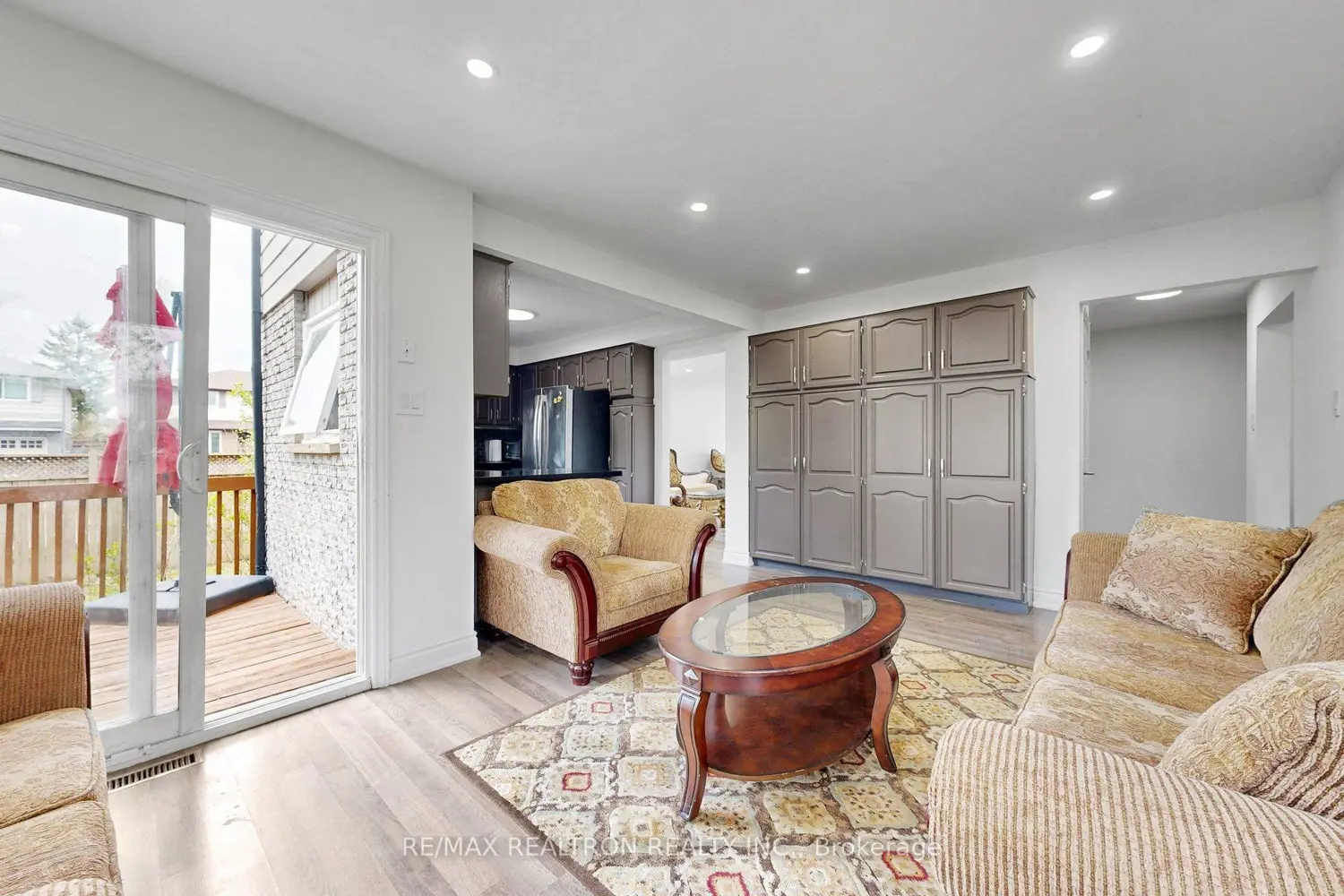 39 Camrose Drive photo 3