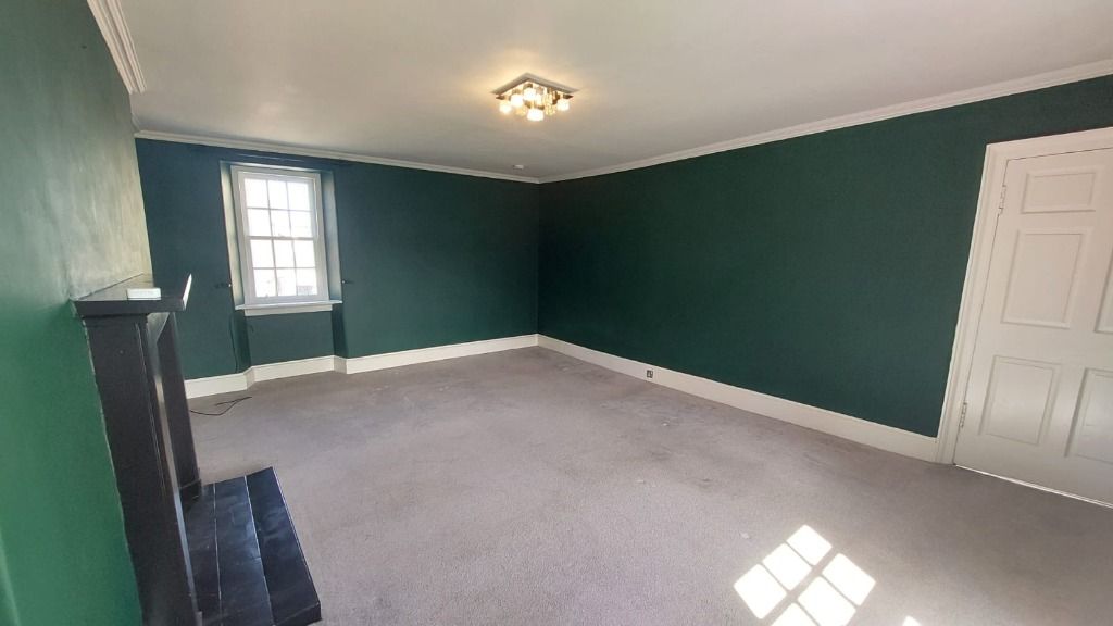 2 bed flat to rentHudson Square, Montrose DD108Ey DD10 photo 5
