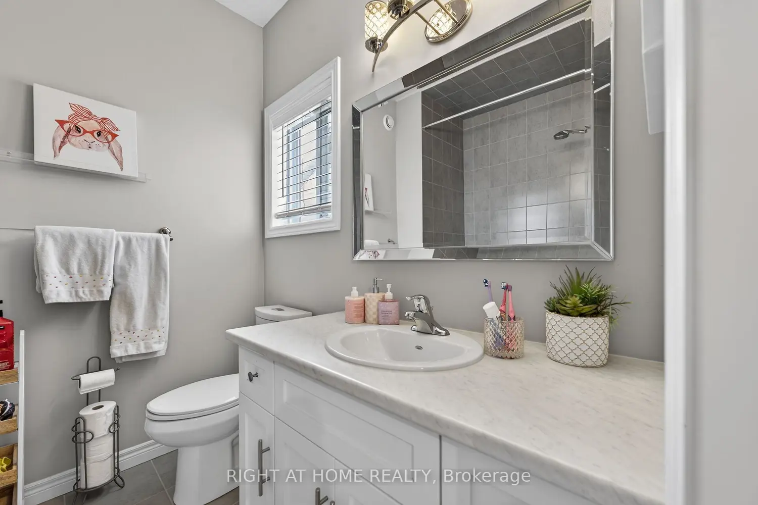 67 Ambrous Crescent photo 4