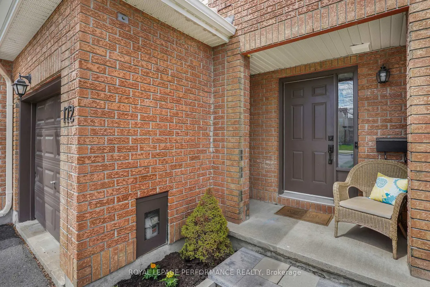 172 Colliston Crescent photo 3