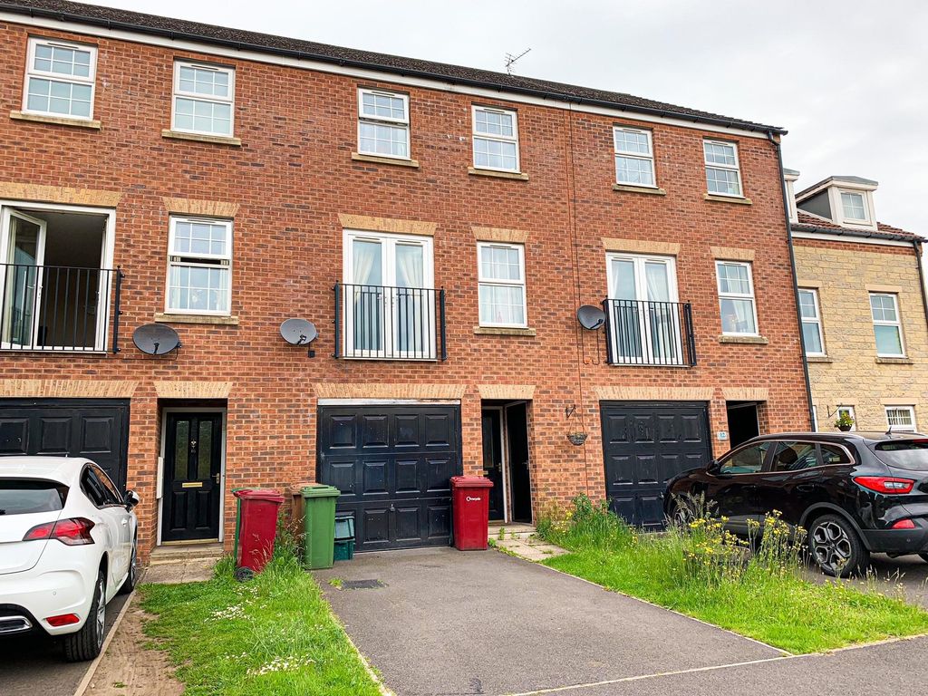 4 bed town house to rentWoodcross Avenue, Scunthorpe DN16