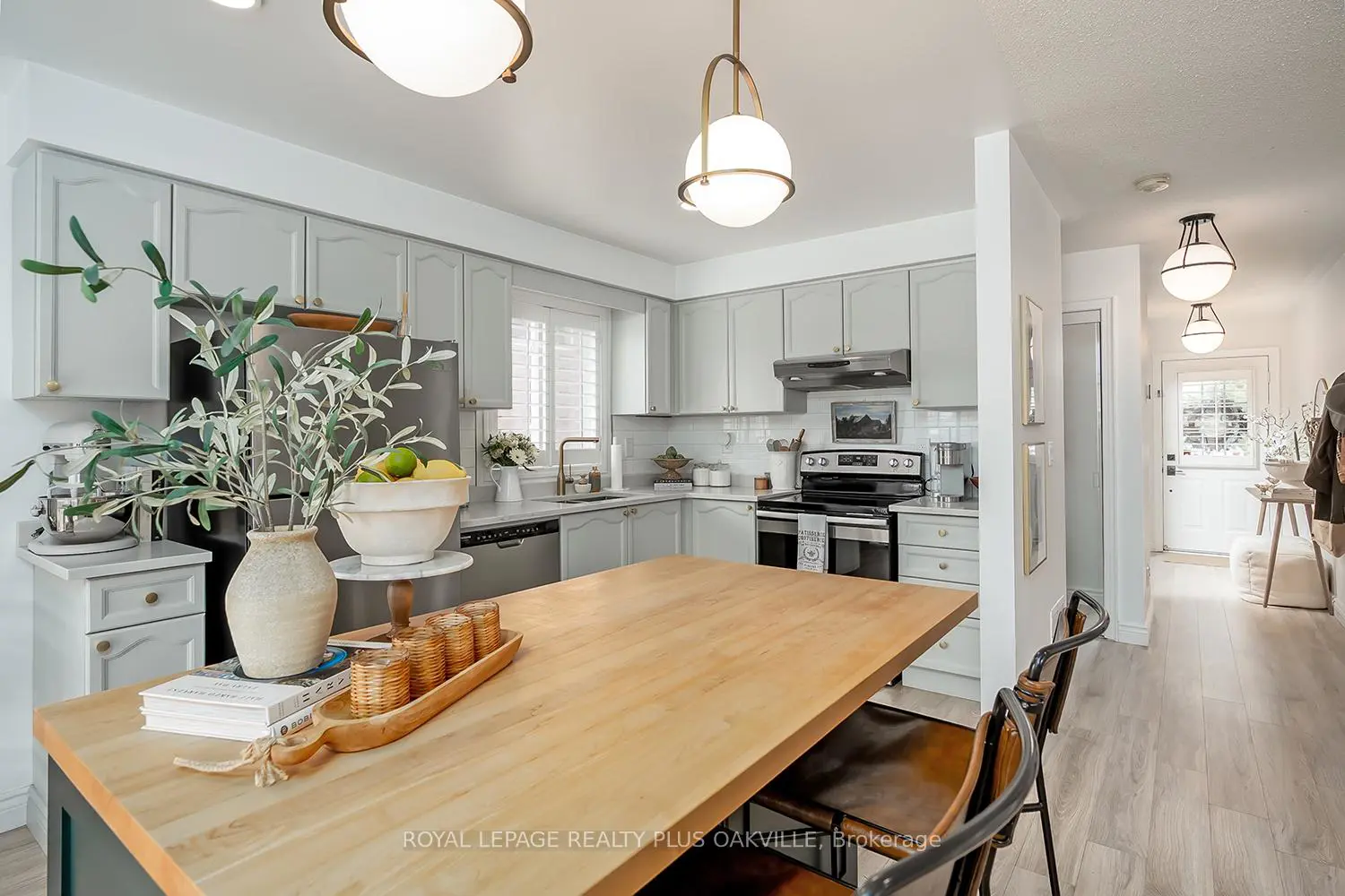 1159 Barclay Circle photo 4