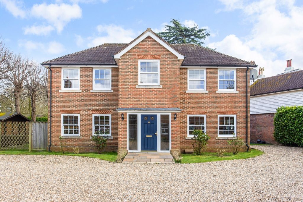 5 bed detached house to rentNorth Parade, Horsham RH12