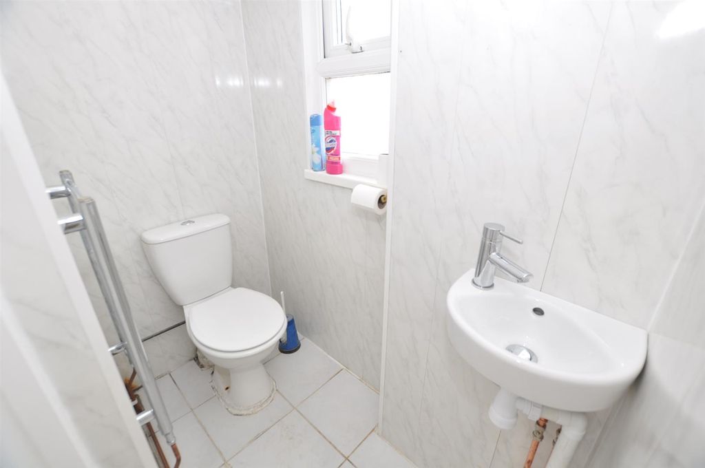 Additional image 9 of 3 bed terraced house to rentSpring Gardens, Whitland SA34